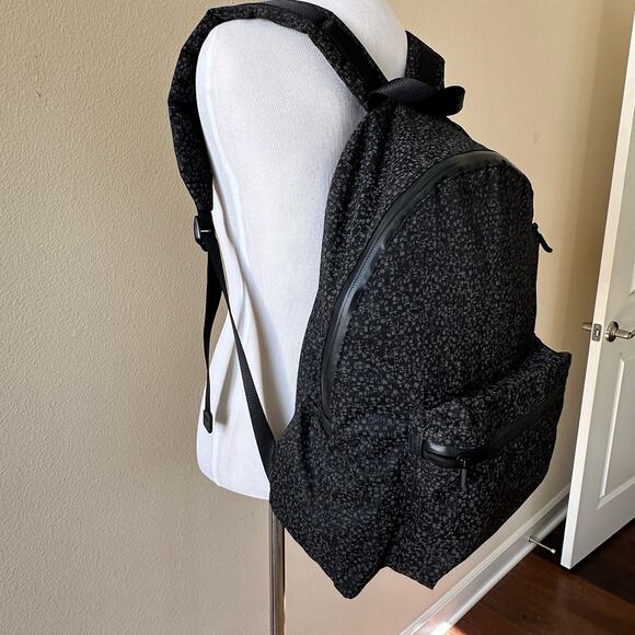 Lululemon 2018 Seawheeze Mainstay Reflective Backpack Rare & Limited Edition